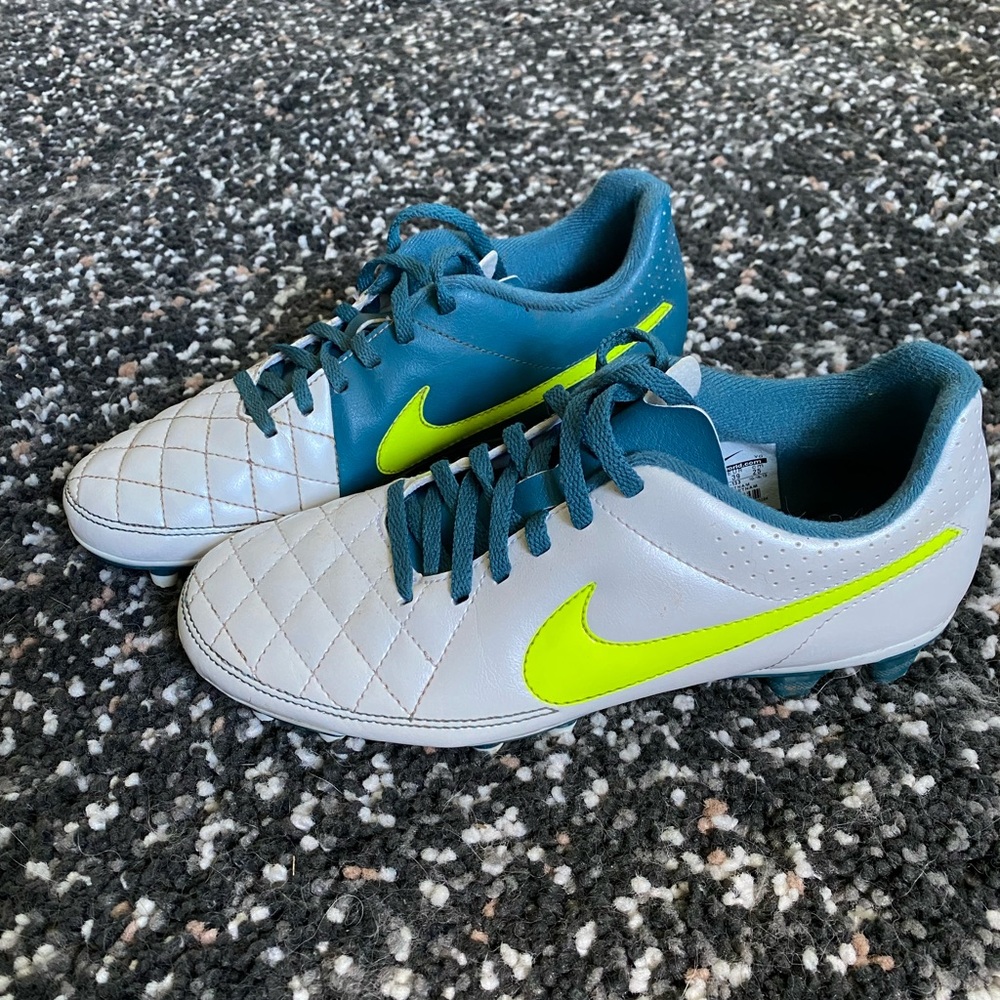 Nike soccer cleats TIEMPO